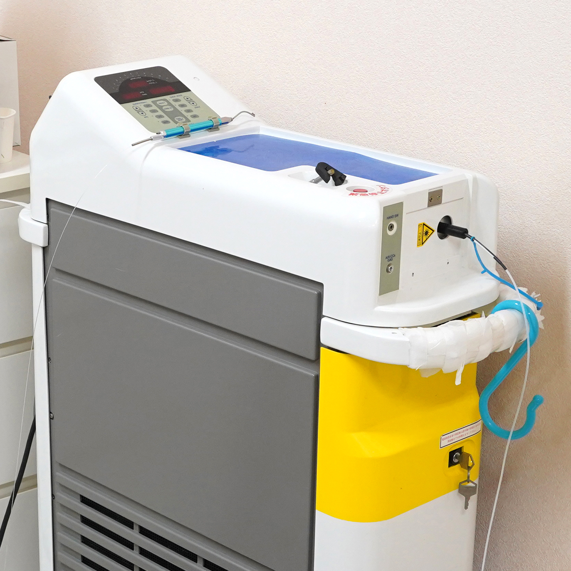 YAGレーザー治療器